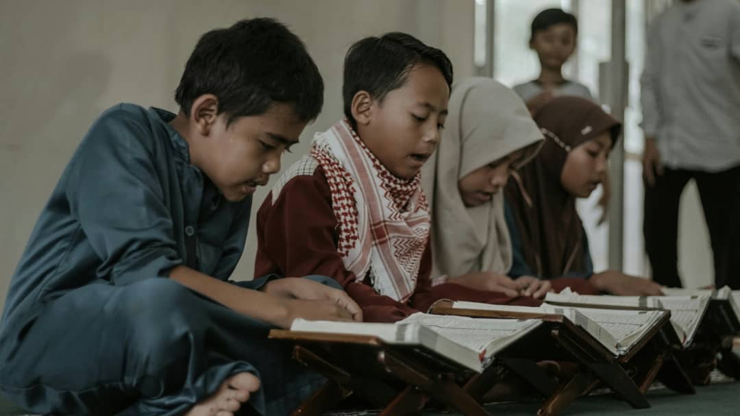 Children reciting the Holy Quran in class